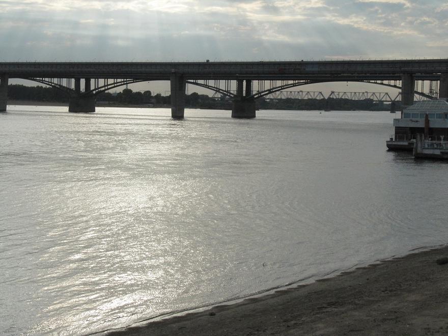 Ribera del Obi a su paso por Novosibirsk, Rusia. Оби реки, проходящей через Новосибирск. 