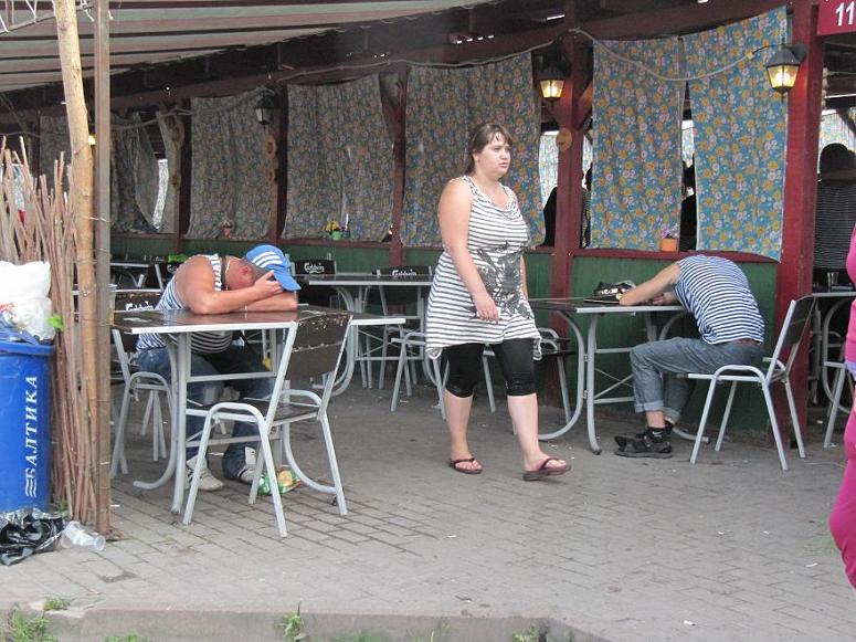 Estertores de la fiesta en las riberas del Obi, en Novosibirsk.