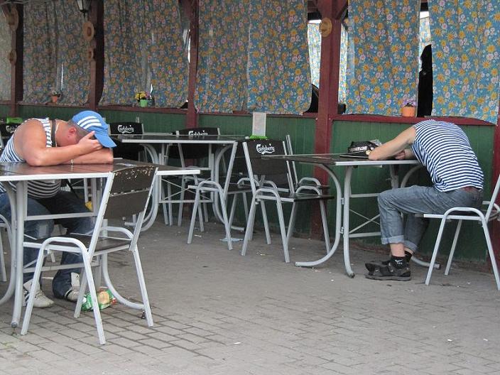 Estertores de la fiesta en las riberas del Obi, en Novosibirsk.