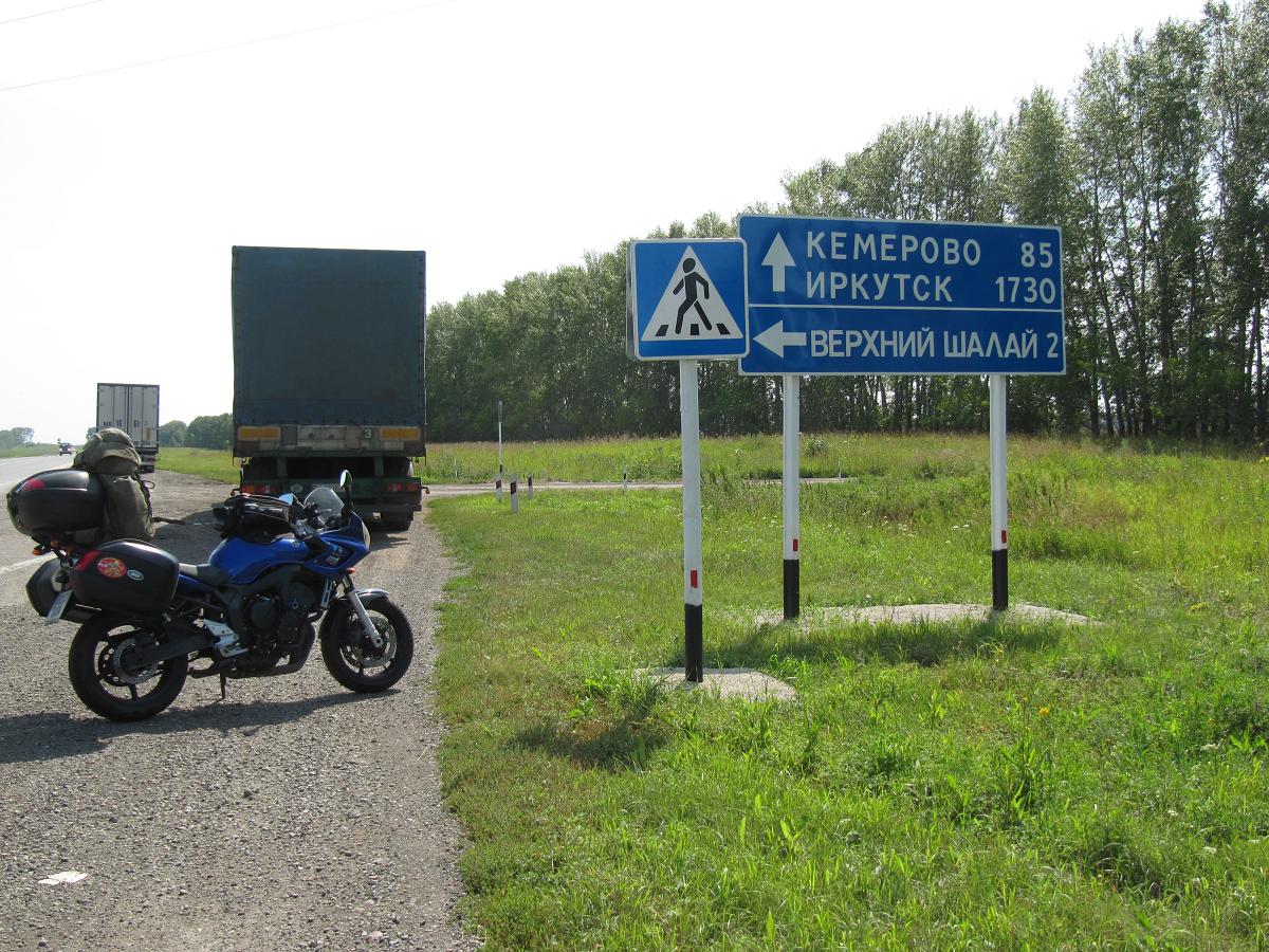 Folixa Astur a 85 Km. de Kemorovo, y a 1730 de Irkustk, Rusia. Camino a Kemorovo, Rusia. Дорога к Кемерово, Россия.