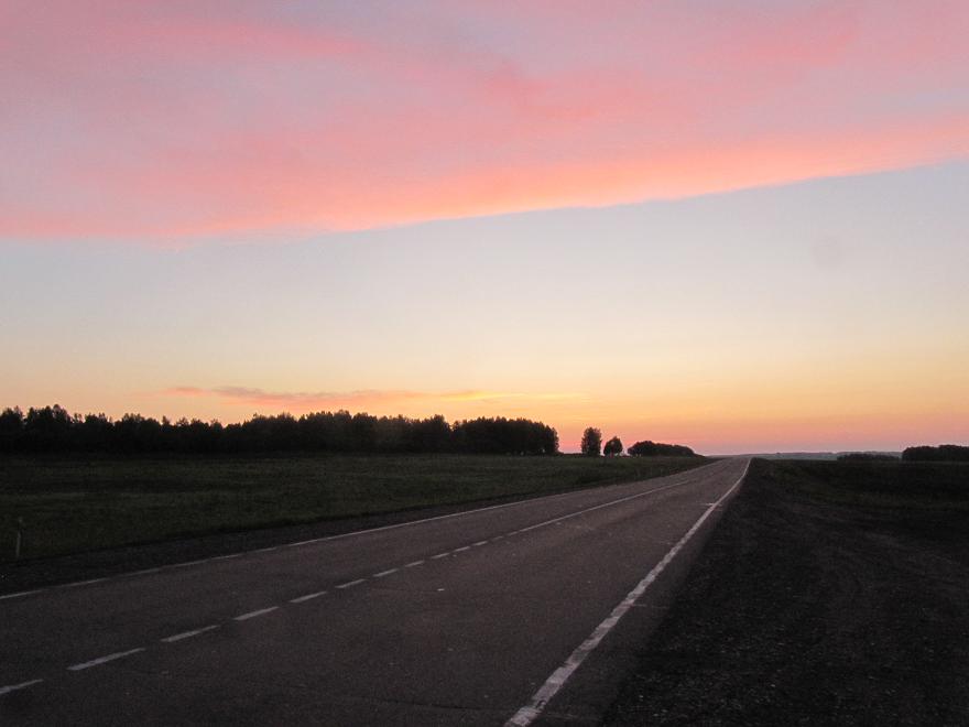 Al alba hacia Kansk, Rusia. Дорога в Канны, Россия.