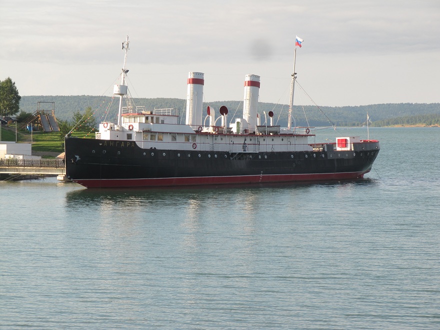Rompehielos Ángara en su perpetuo atraque en Irkutsk, Siberia, Rusia. Ледокол Ангара. Иркутск. Сибирь. Россия.