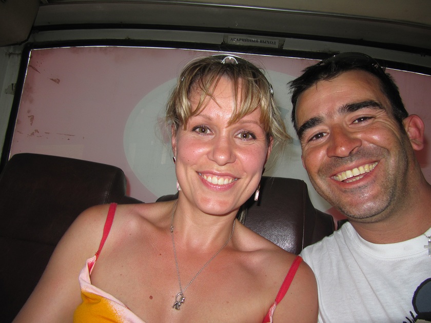 Svetlana y yo en un bus en Irkutsk, Rusia.