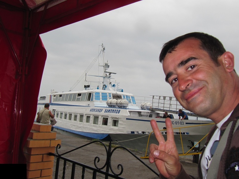 Topalante en el muelle de Listvyanka, Oblast de Irkutsk, Siberia, Rusia. Topalante весной Листвянка, Иркутская область, Сибирь, Россия