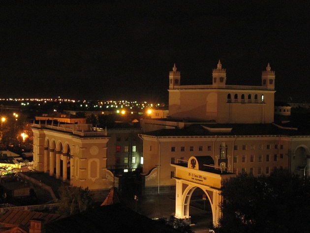 Ulán Ude de noche, República Buriatia, Rusia. Улан-Удэ ночью. Республика Бурятия, Россия.