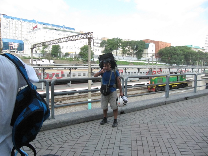 En la estación terminal del transiberiano, enfrente de la terminal marítima en Vladivostok, Rusia. В конечный пункт Транссибирской магистрали, напротив морского терминала во Владивостоке, Россия.블라디 보스 토크, 러시아의 해상 터미널 맞은편 트랜스 시베리아의 종착역,에. 