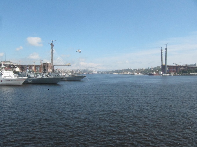 Puente en construcción en Vladivostok, Rusia. Мост под строительство во Владивостоке, Россия. 블라디 보스 토크에서 공사중인 다리, 러시아. 