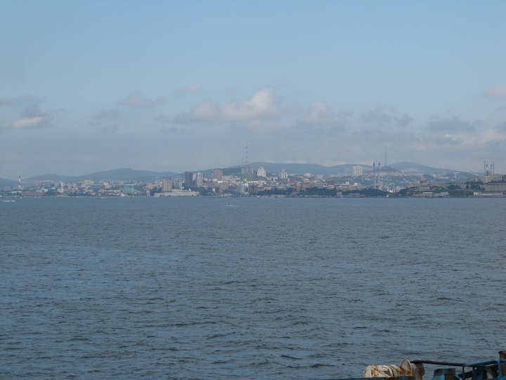 Vista de Vladivostok desde el mar. Вид на Владивосток с моря.바다에서 블라디 보스 토크로 볼 수 있습니다.