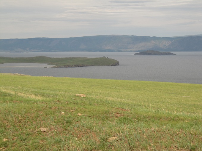 Carretera a Khuzhir en la isla de Olkhón, Lago Baikal, Siberia, Rusia./ Хужир дорога на острове Ольхон, озеро Байкал, Сибирь, Россия.