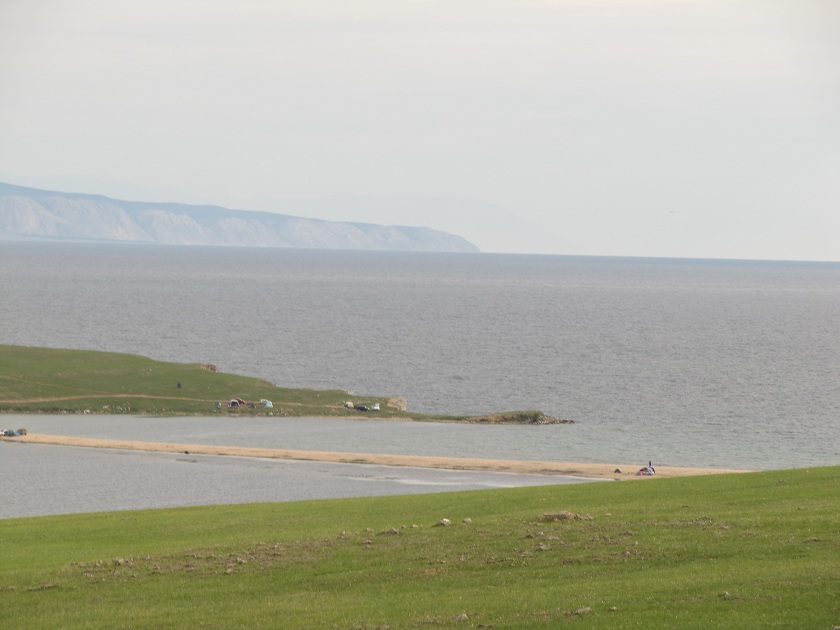 Carretera a Khuzhir en la isla de Olkhón, Lago Baikal, Siberia, Rusia./ Хужир дорога на острове Ольхон, озеро Байкал, Сибирь, Россия.