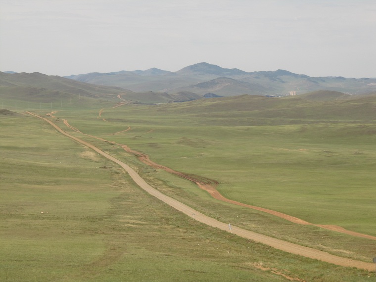 Carretera a Khuzhir en la isla de Olkhón, Lago Baikal, Siberia, Rusia./ Хужир дорога на острове Ольхон, озеро Байкал, Сибирь, Россия.