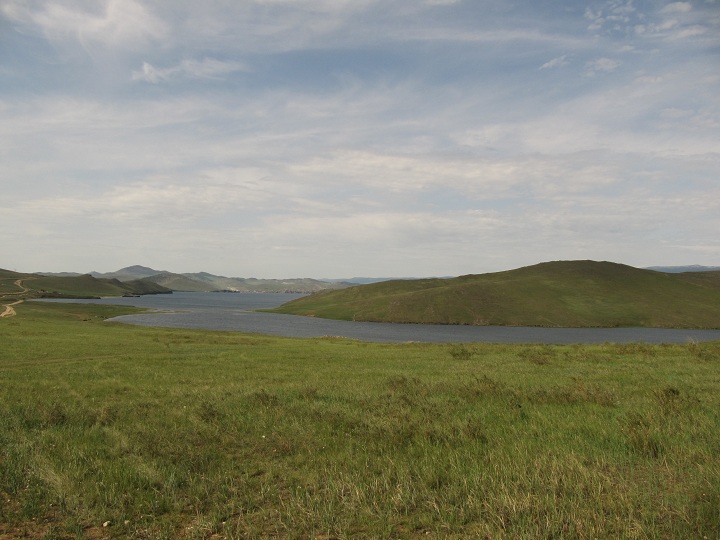 Carretera a Khuzhir en la isla de Olkhón, Lago Baikal, Siberia, Rusia./ Хужир дорога на острове Ольхон, озеро Байкал, Сибирь, Россия.
