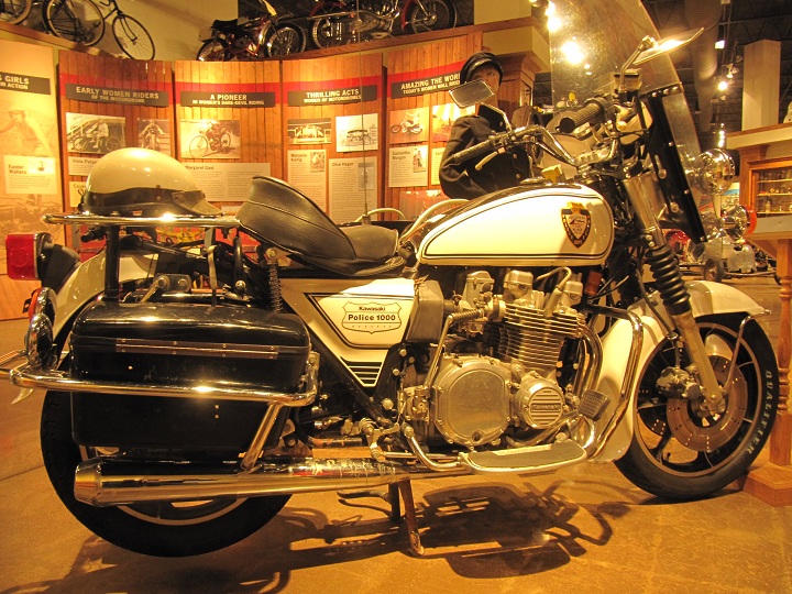 Kawasaki 1000 Police. 
