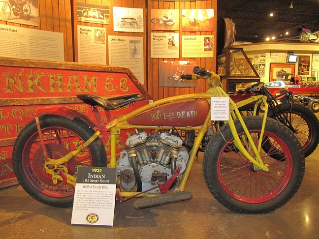 Indian 101 Sport Scout Muro de la Muerte de 1931. / Indian 101 Sport Scout Wall of Death 1931.