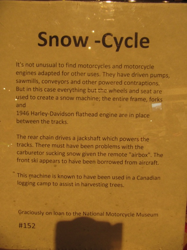 El presente texto en inglés se refiere a la motocicleta que se muestra en la siguiente fotografía.