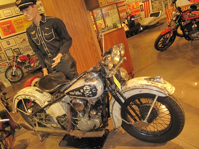 Harley Davidson EL de 1949. "The Piston Splitter"