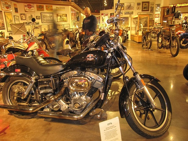 Harley Davidson Bicentenario Super Glide de 1976.