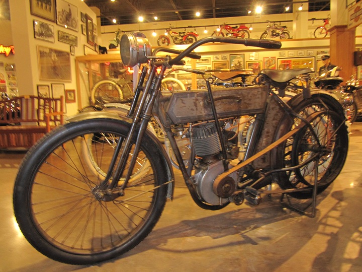 Harley Davidson 1911 antes de restaurar. 