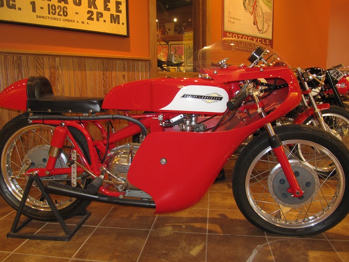 Harley Davidson Sprint de 250 cc.  de 1965.