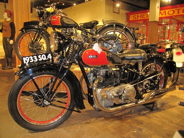 Ariel 250 Red Hunter de 1939. La motocicleta más exclusiva del mundo en su época.  Precursora de las motos de trial más prestigiosas  y ganadora de 11 Campeonatos de Trial del Reino Unido. 