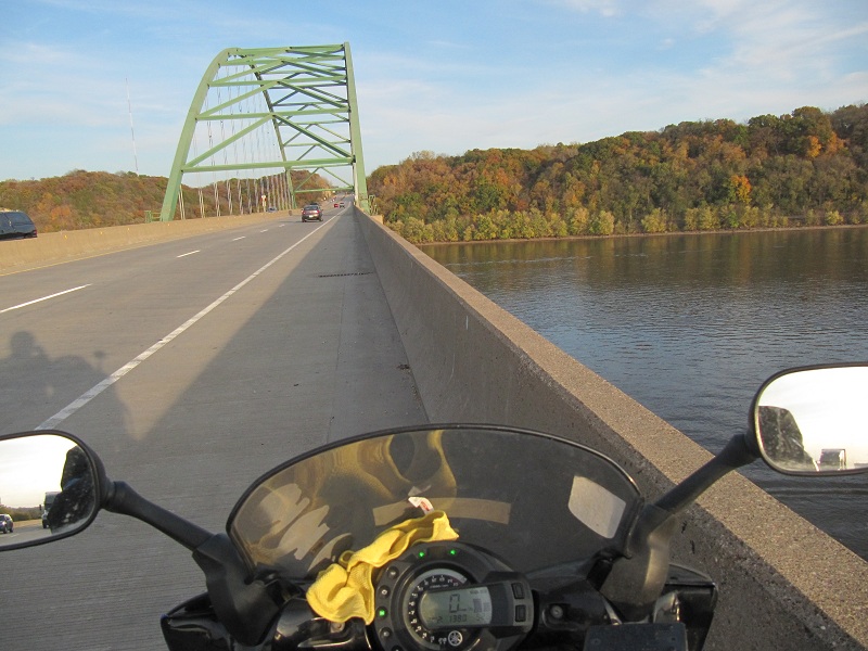 Folixa Astur cruzando el río Mississippi en sentido Iowa-Illinois.USA.