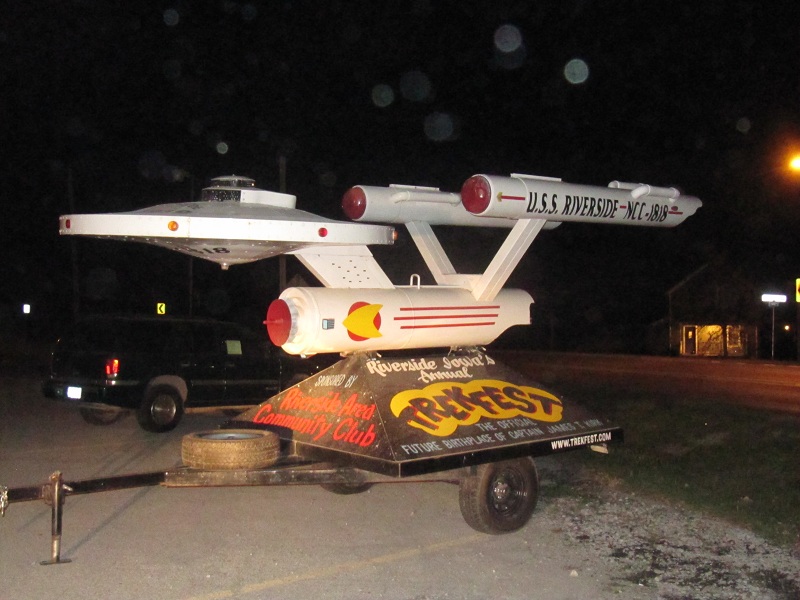 Riverside, Iowa, EEUU, autoproclamado lugar del futuro nacimiento el 22 de marzo de 2233 de James Tiberius "Jim" Kirk, Comandante de la nave espacial Starship USS Enterprise en la serie de ficción Star Trek.