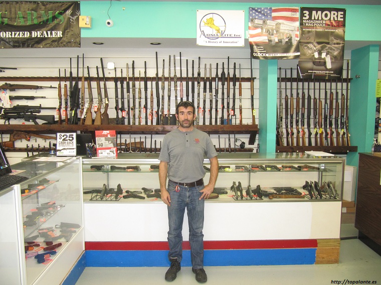 Tienda de venta de armas en Key Largo, FL, EEUU.
