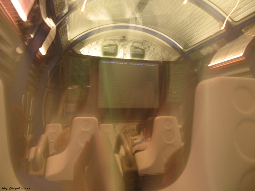 Experiencia de lanzamiento de (un) transbordador espacial.(Simulador)