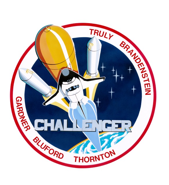 MISION STS-8> (Multipurpose Satellite/First Night Launch and Landing)> LANZAMIENTO: 30 de agosto de 1983> ATERRIZAJE: Base Aérea de Edwards, CA> TRIPULANTES:  Richard H. Truly,Daniel C. Brandenstein, Dale A. Gardner, Guion S. Bluford, Jr., William E. Thornton> MILLAS RECORRIDAS: 2.500.000  Bluford fue el primer afro-americano en volar al espacio. Se puso en orbita un satélite multiusos de India.  Continuous Flow Electrophoresis System (CFES); Shuttle Student Involvement Program (SSlP) experiment; Incubator-Cell Attachment Test (l CAT); Investigation of STS Atmospheric Luminosities (ISAL); Radiation Monitoring Equipment (RME); and five Get Away Special experiment packages including eight cans of postal covers. Testing was conducted between the Tracking and Data Relay Satellite-I (TDRS-1) and the orbiter using a Ku-band antenna, and investigations continued on the Space Adaptation Syndrome. 