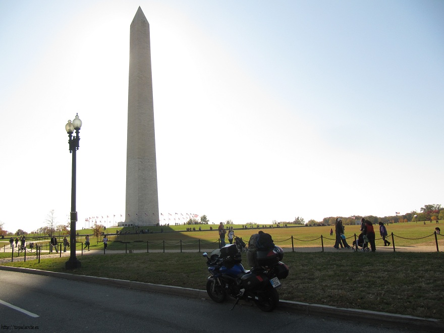 Folixa Astur delante del Mall en Washington DC, EEUU