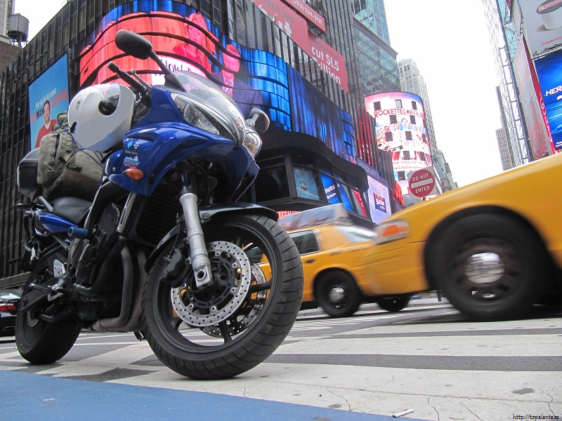 Folixa Astur en Times Square, Nueva York, EEUU.