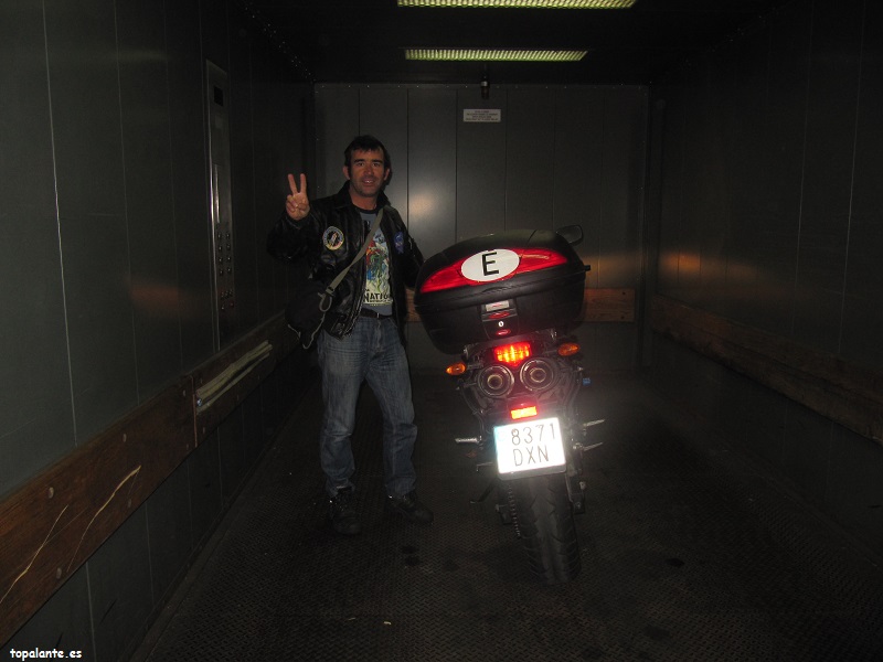 Folixa Astur y Topalante en un ascensor en NYC.