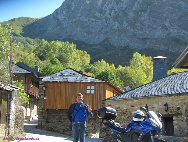 Folixa Astur en Santiago de Peñalba, El Bierzo, León, en un viaje anterior.