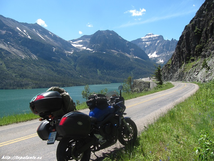 Carretera "Going to the Sun Road", Glacier National Park, MT, USA.