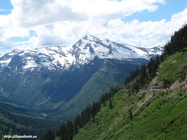  Carretera "Going to the Sun Road", Glacier National Park, MT, USA.