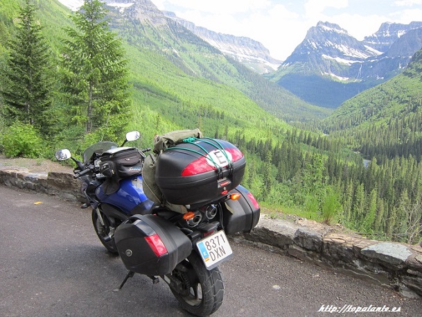  Carretera "Going to the Sun Road", Glacier National Park, MT, USA.