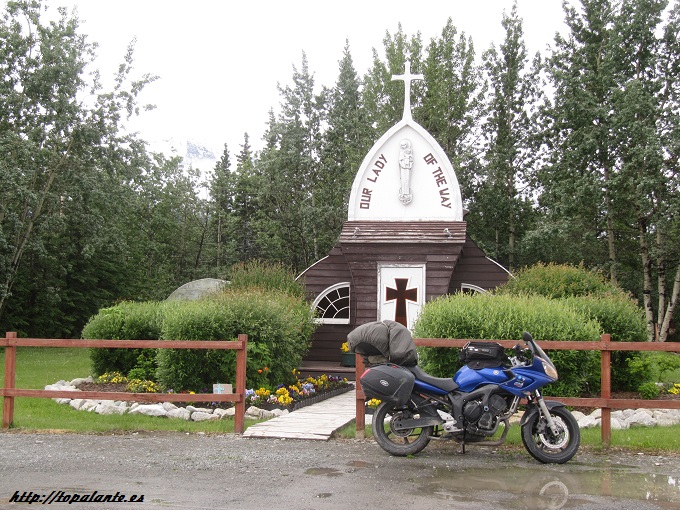 Folixa Astur en Our Lady of the Way Chapel.  Haines Junction, Yukon, Canadá.