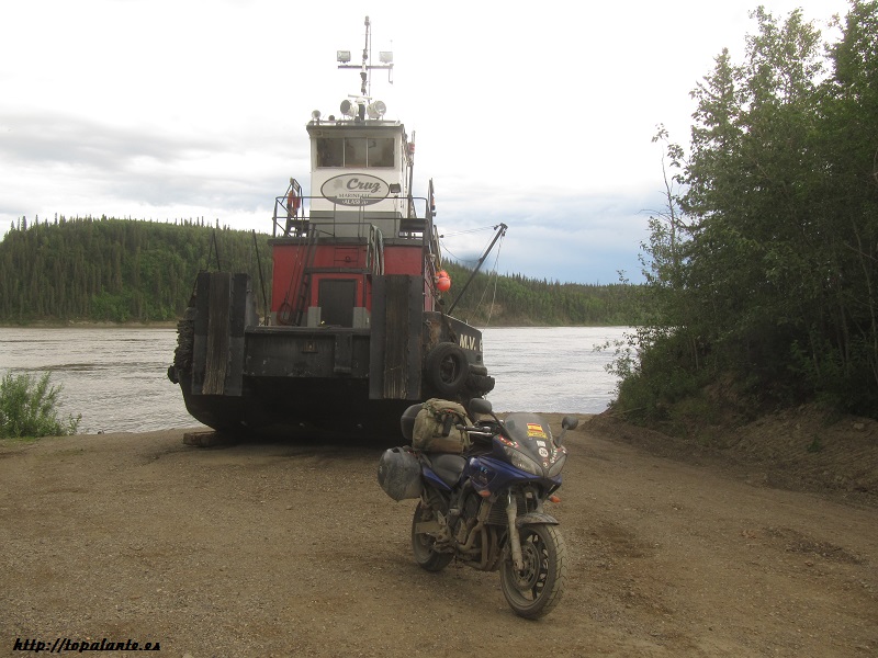 Camino Fairbanks. Folixa Astur en Yukon River. Dalton Highway, Alaska.