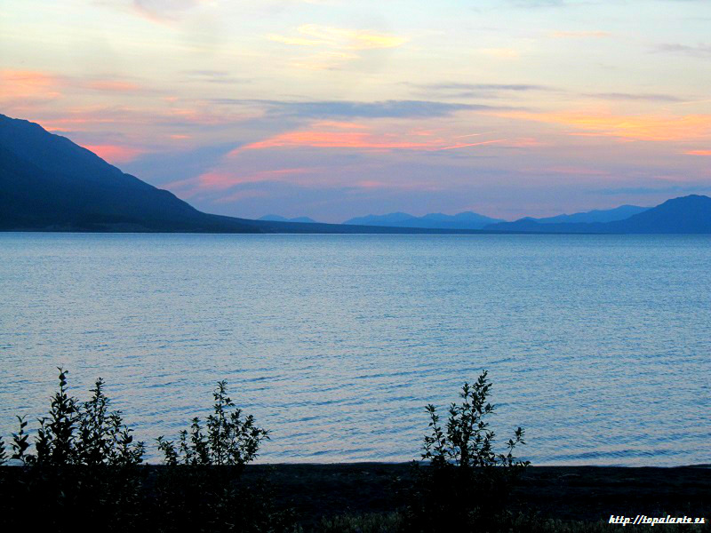 Camino de Squanga Lake, Yukon.