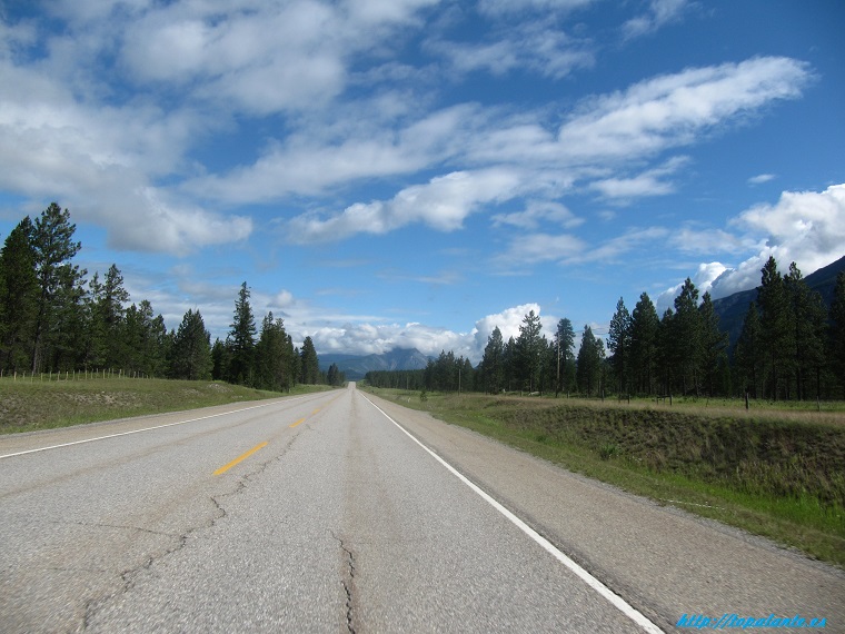 Camino de Squanga Lake, Yukon.