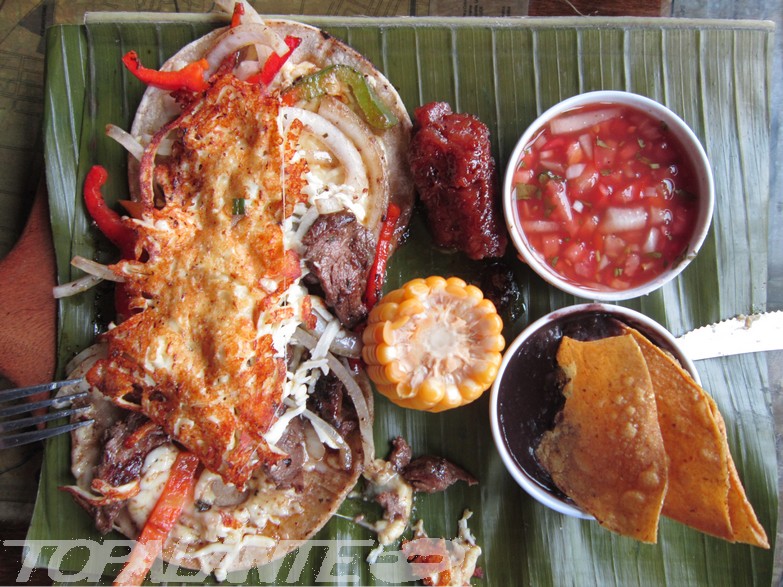 Típica comida costarricense.