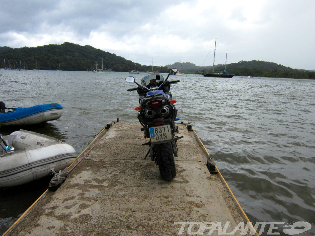 Al final de la carretera en Portobelo (Panamá), momentos antes de zarpar en un velero con destino a Cartagena de Indias (Colombia).