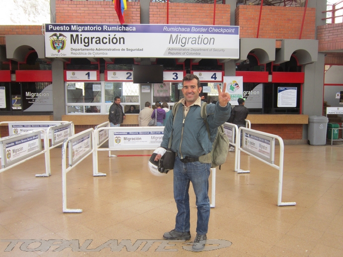 Topalante en el puente internacional de Rumichaca (Colombia - Ecuador). 