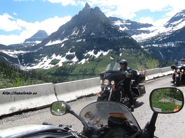  Carretera "Going to the Sun Road", Glacier National Park, MT, USA.