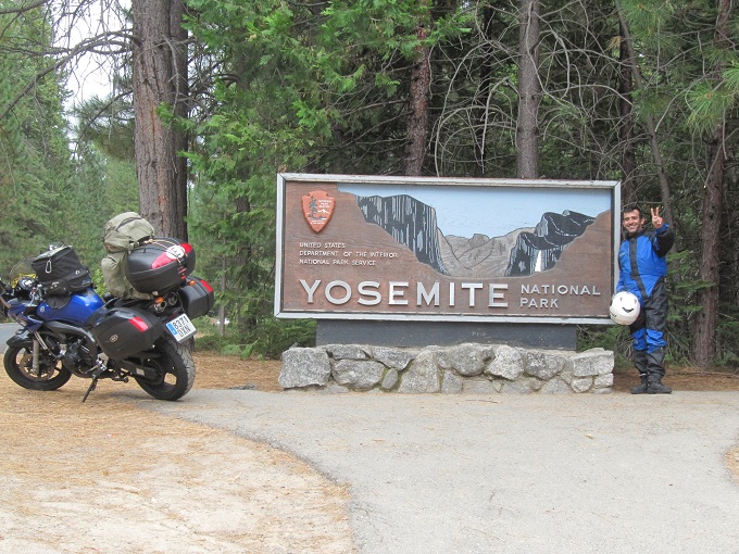 Folixa Astur entrando en Yosemite National Park, CA.