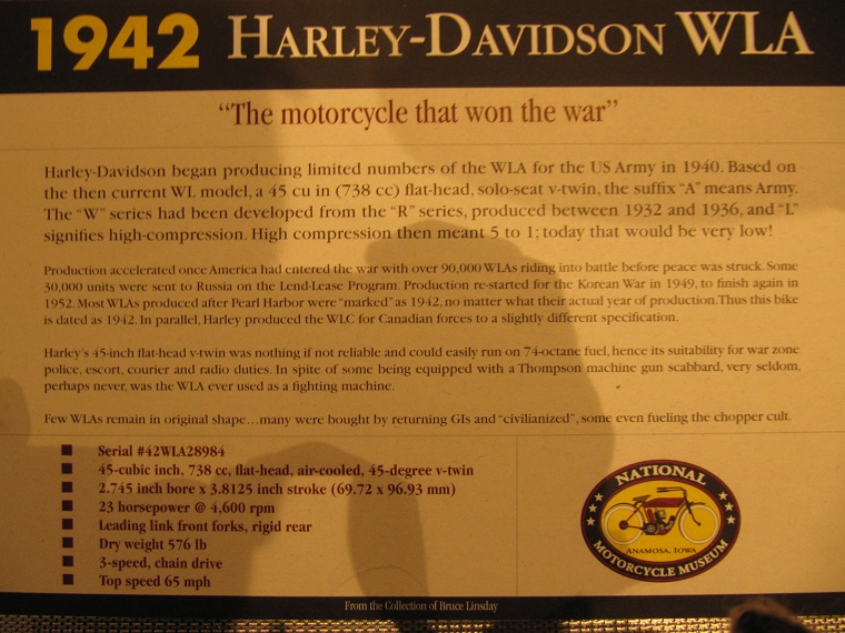 El presente texto en inglés se refiere a la motocicleta que se muestra en la siguiente fotografía.