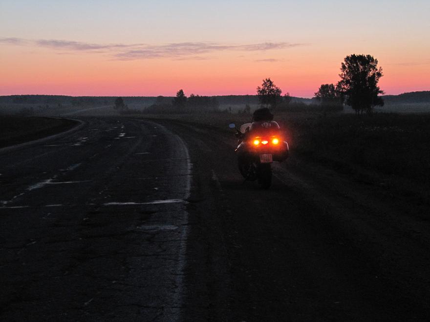 Al alba hacia Kansk, Rusia. Дорога в Канны, Россия.