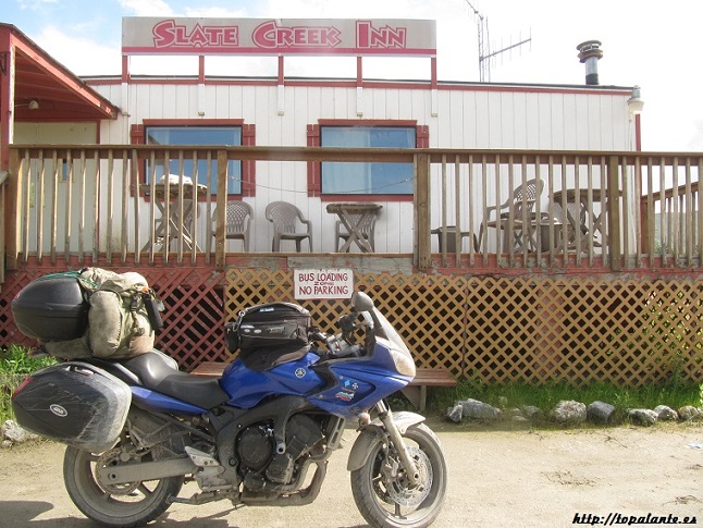 Camino Fairbanks. Folixa Astur en el bar de Coldfoot, Alaska, USA.