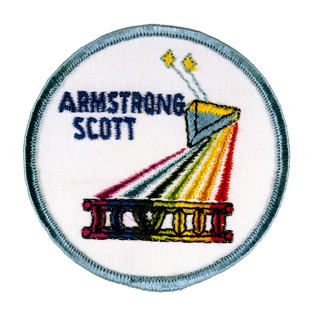 NOMBRE: Gemini 8> NAVE: Gemini 8> FECHA DE LANZAMIENTO: 16 de marzo de 1966> VEHICULO DE LANZAMIENTO: Titan II> TRIPULANTES: Neil Armstrong,David Scott> OBJETIVOS: Primer acoplamiento con otra nave no tripulada.(la nave Agena) Maniobras, y paseo espacial. Primer aterrizaje de emergencia de una nave estadounidense tripulada> RESULTADO: Exitoso parcialmente.