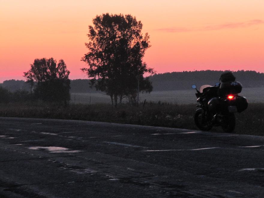 Al alba hacia Kansk, Rusia. Дорога в Канны, Россия.